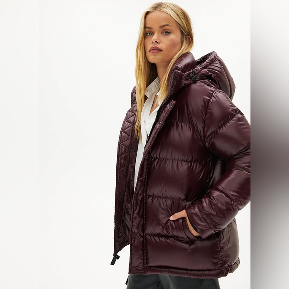 🍷TNA RED WINE SHINY SUPER PUFF - Picture 2 of 6